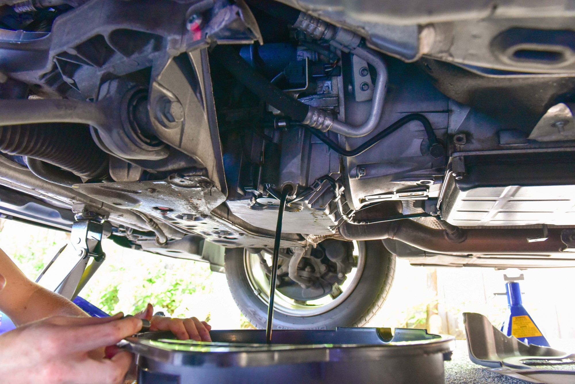 德国润滑油品牌|保养换油时抽油机与重力方式哪种换的更彻底