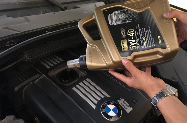 进口机油加盟|怎样选择车用润滑油