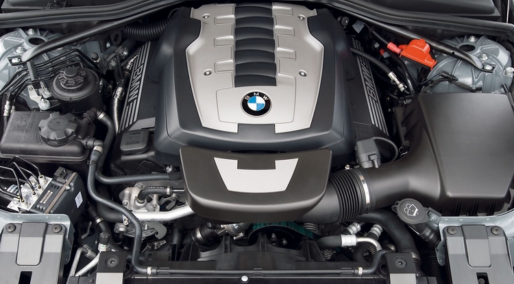 进口润滑油品牌|发动机用水冲会如何