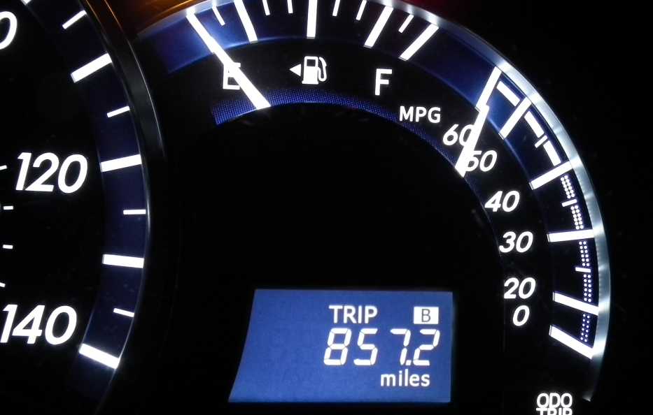 德国润滑油厂家电话|当发动机油耗过大该怎样检查