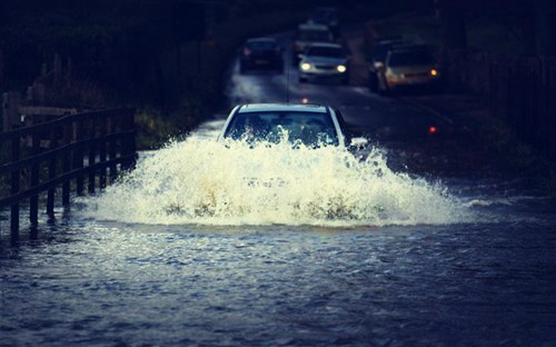 德国润滑油优质服务|当发动机进水该怎么处理