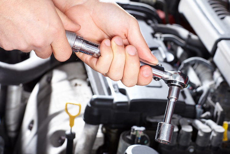 德国润滑油品牌|发动机上的孔都是啥用处