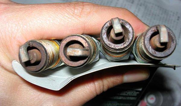 火花塞这样了，你还不换|德国机油批发