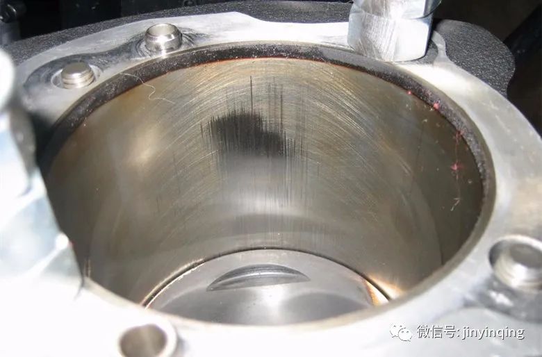 进口机油批发|什么原因导致发动机拉缸?
