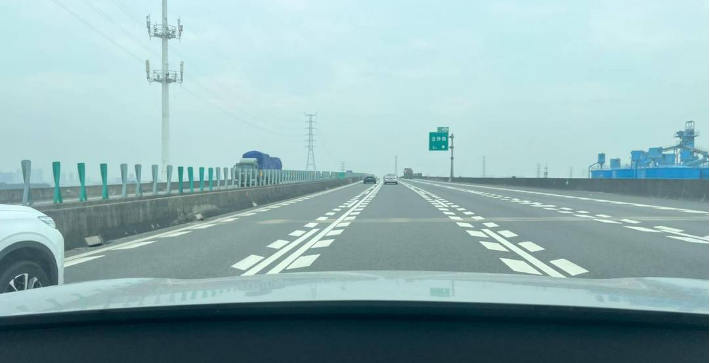 进口机油代理|春节临近,高速路上需要谨记这些安全常识
