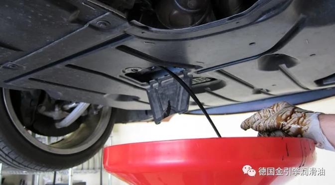 进口品牌润滑油加盟|发动机保养旧机油能彻底放干净吗？